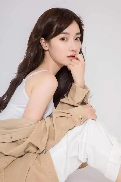 最美校服女生高晴仙系写真曝光完美诠释甜美时尚风