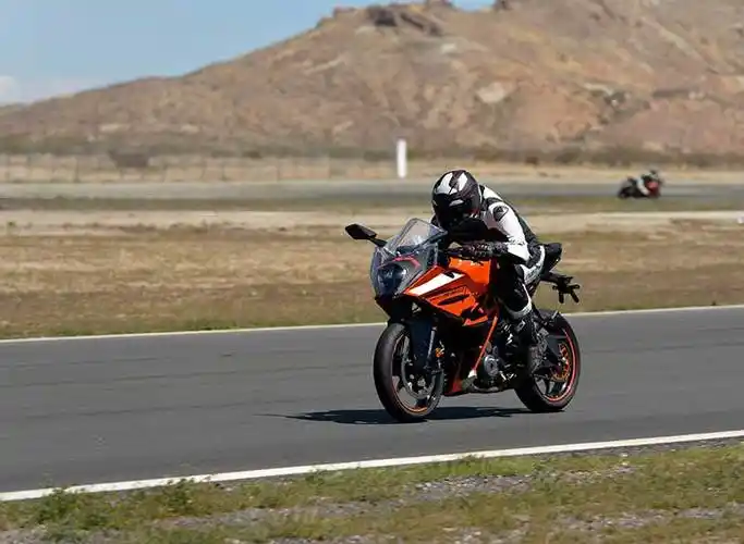 2022年ktmrc390md首次乘坐