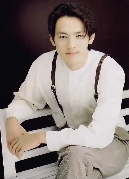 刚出道时期的钟汉良 也是个文艺小哥哥