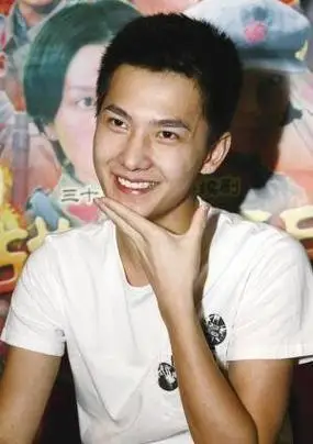 杨洋:当初去了军艺中专班追逐梦想,这是她最正确的决定!