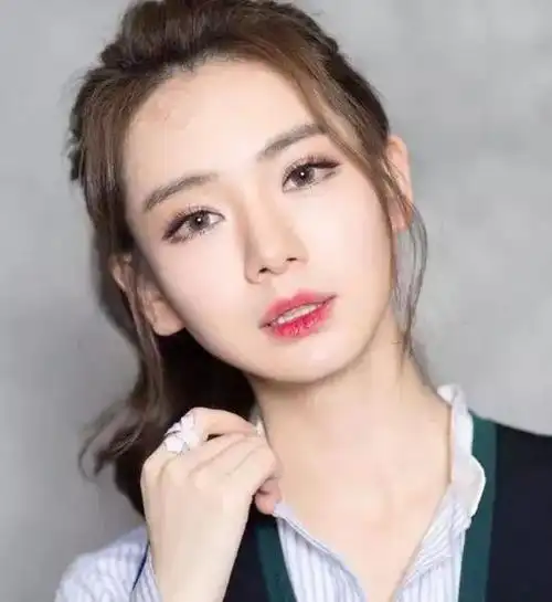 下巴短也好看的女明星原来短下巴也有春天