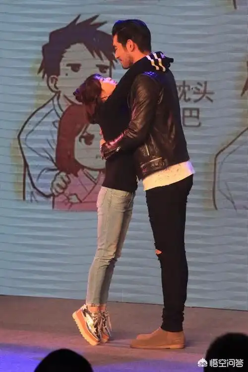 我是158cm,我老公180cm,我们俩身高差距很大,谈恋爱到结婚都挺好,从没