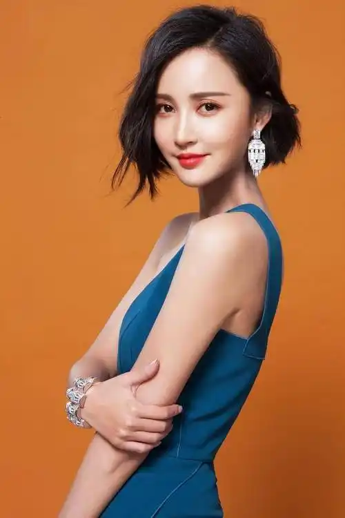 张歆艺美图眉目如画的性感美人