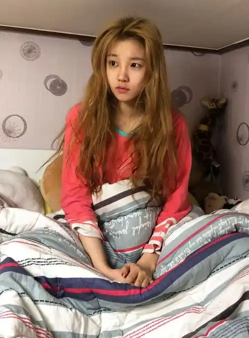 宋雨琦的纯素颜照片曝光皮肤暗淡发黄网友抱歉认错人了