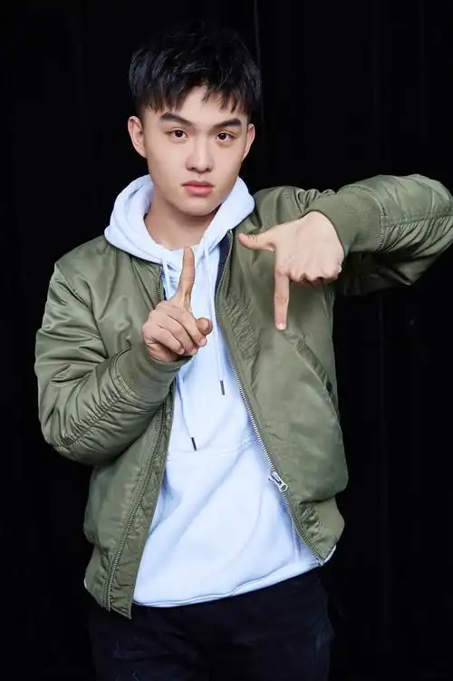 娱乐 正文 据悉,郑伟因饰演《百鸟朝凤》中的小天明而受到大众关注,后