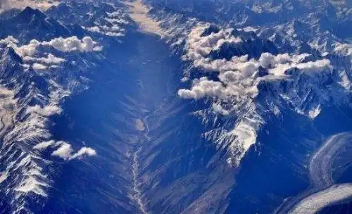 中国最长的山脉中国第一神山昆仑山脉全长2500千米2