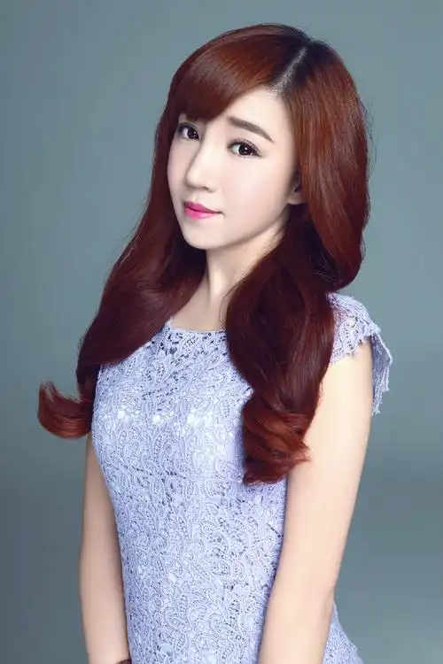 p>云飞儿,7月30日出生于黑龙江省哈尔滨市,中国内地华语女歌手.