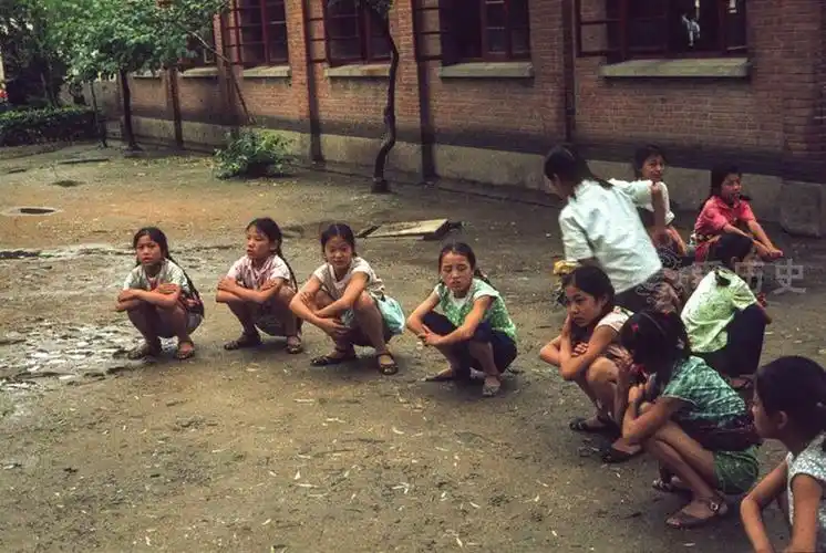 老照片长在七十年代人共同的童年记忆一杯敬青春一杯敬过往