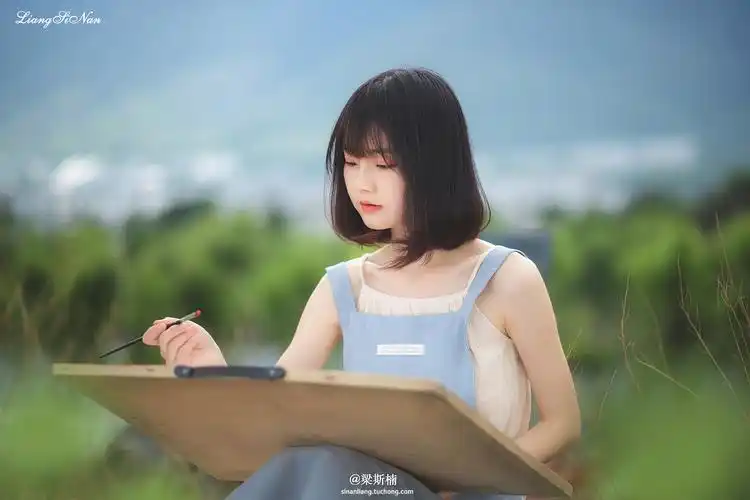 画画的少女