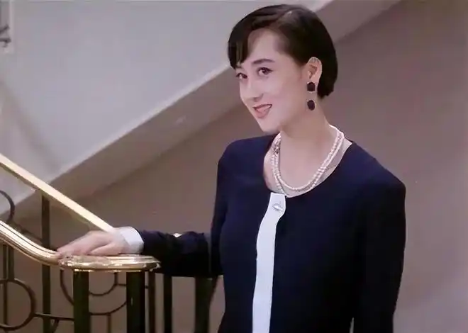 人间尤物利智一支舞俘获66岁赌王李连杰甘愿为她卖身还债