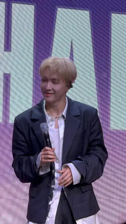 231204 | 菲律宾马尼拉张艺兴粉丝见面试听会图片4p持续更新(第二波)