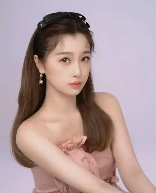 女明星虞书欣写真合集甜美可爱优雅时尚