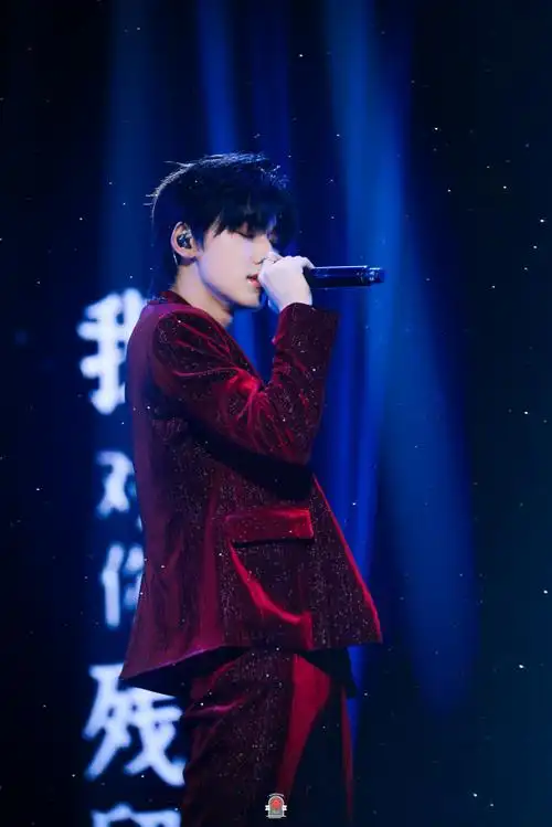 繁星万千,不及你眉眼半分@时代少年团-宋亚轩7815(ps:绝美照片