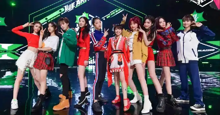 火箭少女101解散后首合体穿创1初评级服装亮相引回忆杀