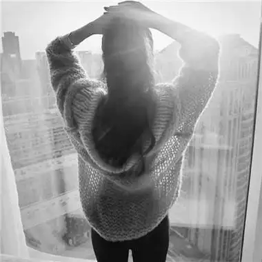 黑白头像2018女生长发背影图片 冷酷霸气带字图片