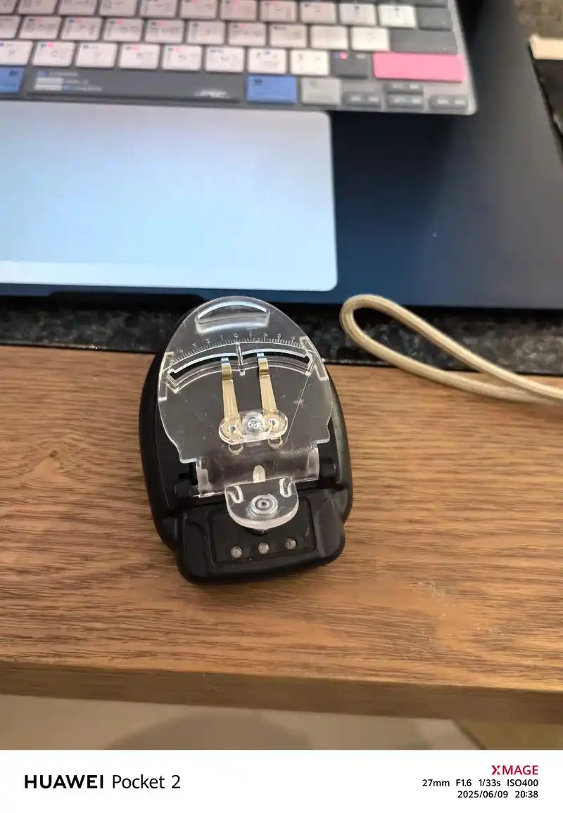 记得这个万能充充电器的朋友,一下子就暴露年纪了.15年前的老