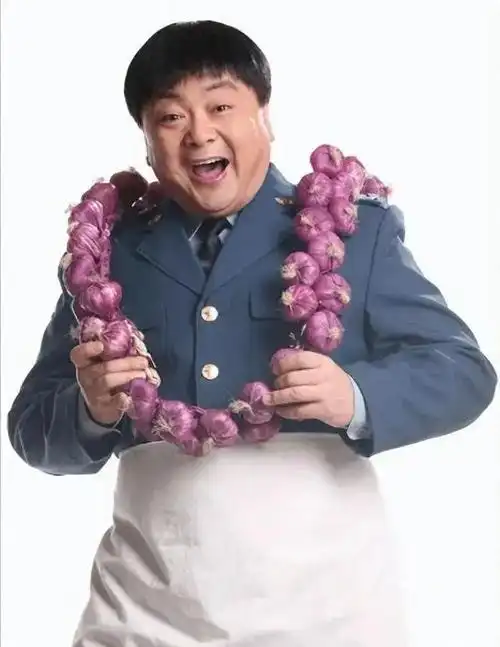 演员洪剑涛喜提坦克700,特殊身份优惠13000元,家里有十几辆越野