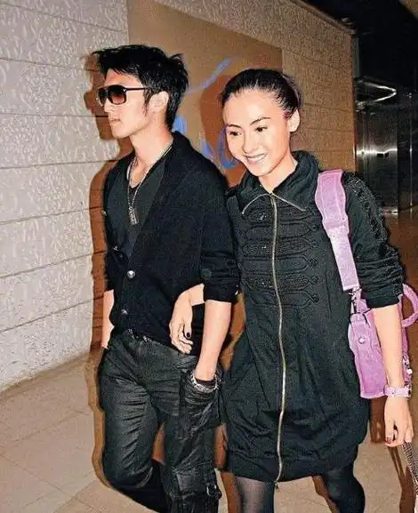 44岁张柏芝又上热搜,网友却吵翻天:这到底是图啥呢