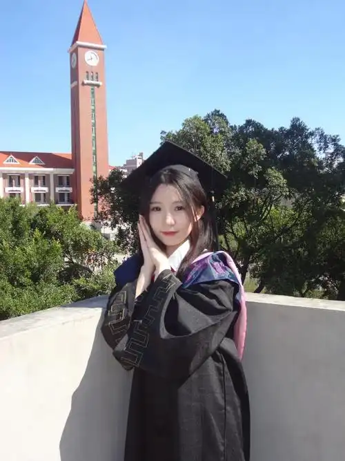 青春是无解的命题#学生时代 #毕业季 #女大学生 #学士服 - 抖音