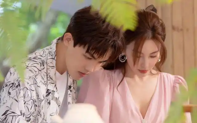 就拿恋爱综艺来说吧,之前打造的恋爱综艺,都是明星们的恋爱综艺,像前