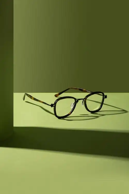 【眼镜】一组墨绿色广告图静物拍摄分享