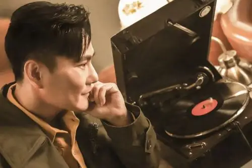 张信哲再度回归哲式情歌又将治愈一代重庆人