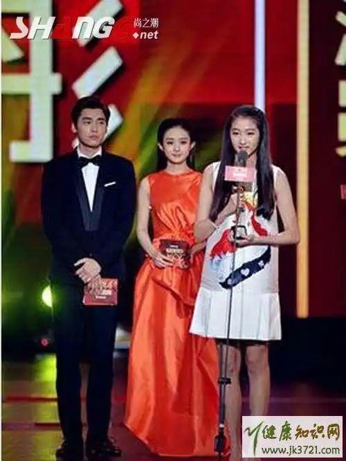 关晓彤李易峰合作过吗关系怎样? 李易峰怎么看关晓彤