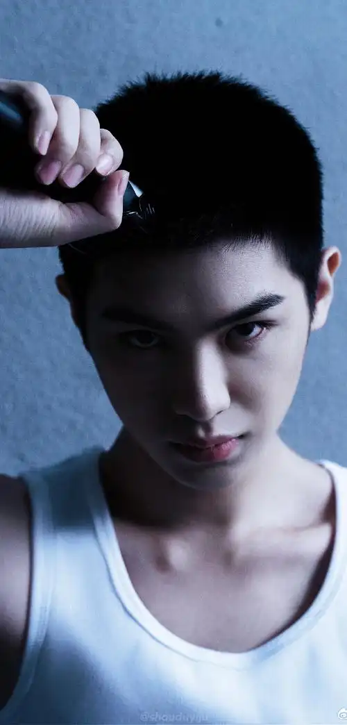 黄明昊寸头##北影节开幕红毯##北京国际电影节