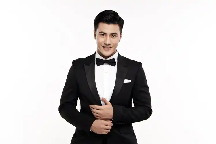 李晨浩半身照李晨浩侧脸李晨浩西装李晨浩首次饰演空军 铁血豪情上演