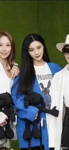 范冰冰晒自拍状态超好,不受李晨情史传闻影响,长发及腰发量惊人