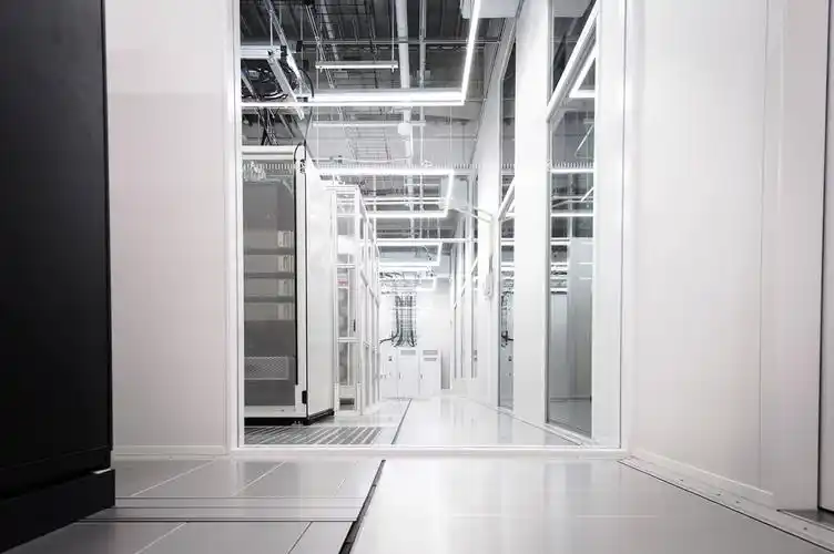 对立的黑白隐喻两个世界,神奈川nexcenter lab实验室 | ntt