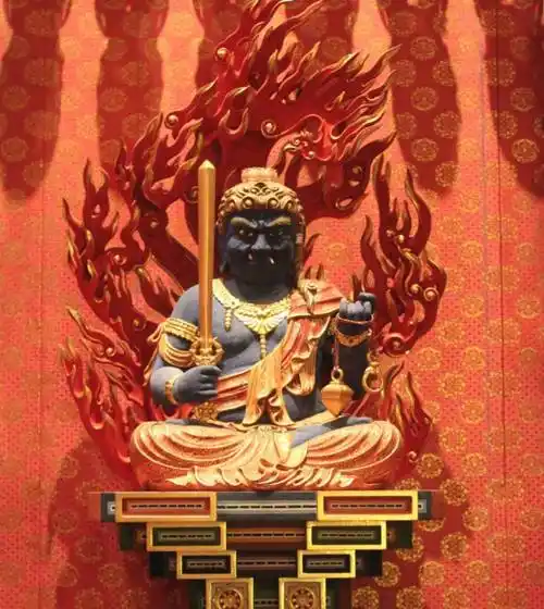 不动尊菩萨——属鸡者的本命佛不动尊菩萨又名不动明王,不动,指慈悲心