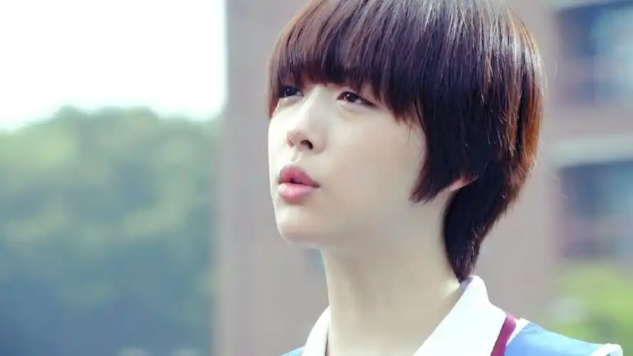 崔雪莉短发剧照