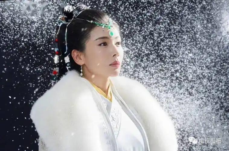 刘涛再现《琅琊榜》霓凰造型 手执长剑显侠骨风范_素色_照片_形象