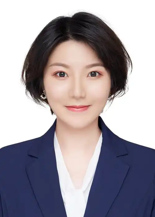 我劝大家别去海马体拍证件照,越看越像老阿姨