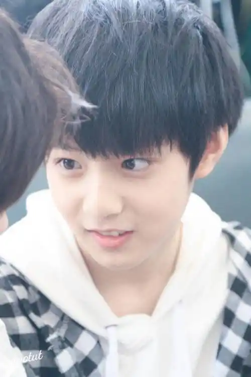 幼崽光波 在线召唤妈粉#人类的幼崽到底有多可爱#@时代少年团-刘耀文