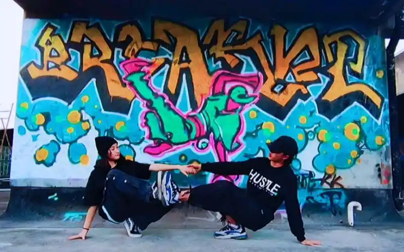 breaking&涂鸦&情侣_哔哩哔哩 (゜-゜)つロ 干杯~-bilibili