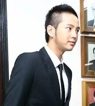 张根硕圆寸子弹头发型图片