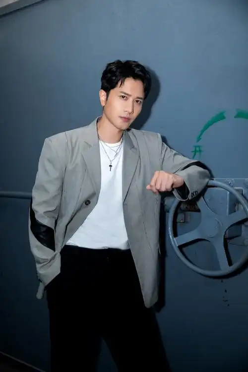 彭冠英超话#彭冠英不期而至#西装boss@彭冠英奉上!