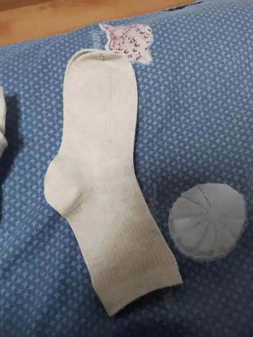 这是一双我穿过两天还非常软和的袜子,真的很软和.