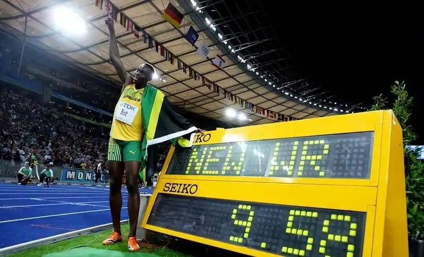 百米"飞人"博尔特:退役后4年生3孩,400万美元年薪能领一辈子_比赛