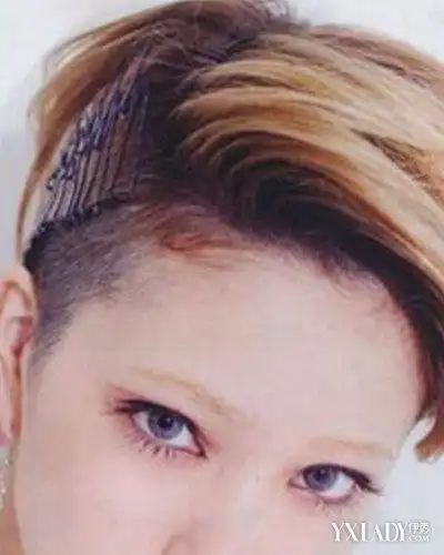 女剃鬓角图片盘点看女星如何驾驭半边剃青发型