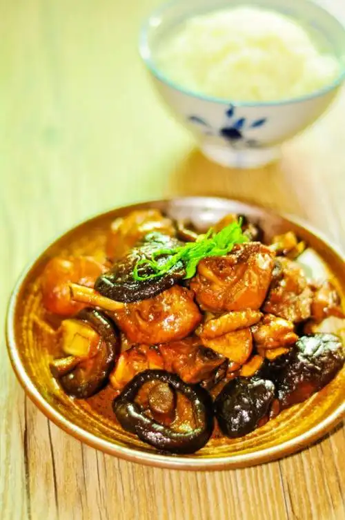 酱烧香菇鸡腿怎么做好吃,酱烧香菇鸡腿的家常做法 - 京细菜谱