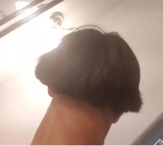 这颗蘑菇是什么鬼只是想打薄一点,短一点这位小哥哥,剪发前颜值还是