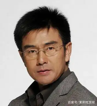 男星吴启华一直就有种斯文败类加衣冠禽兽的感觉,尤其当他摘掉眼镜的