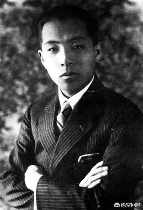 有四大美女,貂蝉,王昭君,杨贵妃,西施;有四大美男,潘安,宋玉,嵇康