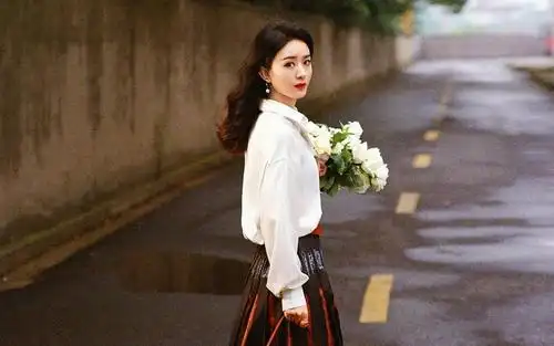 赵丽颖秋日时尚街拍迷人写真