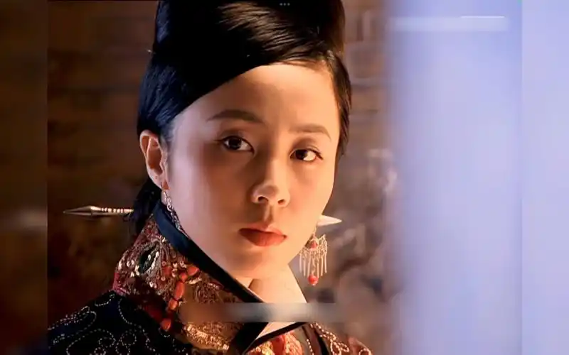 孙莉在《仙剑奇侠传一》中饰演灵儿的母亲,女娲后人心系天下