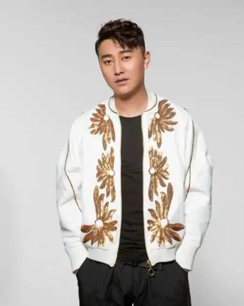 歌手莫日根是哪里人?