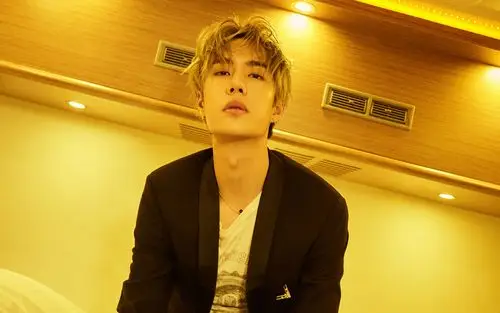 王一博休闲帅气写真,大陆明星-回车桌面